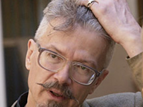 Эдуард Лимонов у здания суда. Фото gzt.ru (С). Эдуард Лимонов у здания суда. Фото gzt.ru (С).
