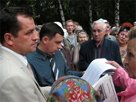 Сход жителей улицы Средний Венец в Ульяновске. фото Каспарова.Ru Сход жителей улицы Средний Венец в Ульяновске. фото Каспарова.Ru