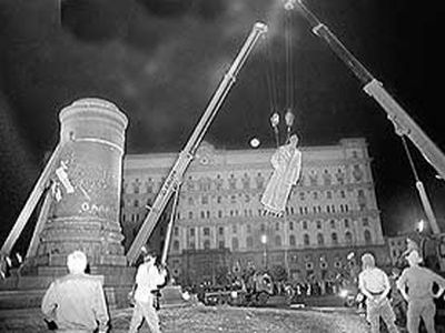 Памятник Дзержинскому. Фото: esosedi.ru Памятник Дзержинскому. Фото: esosedi.ru