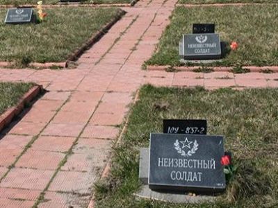 Могилы неизвестных солдат. Фото из Фейсбука А.Бабченко Могилы неизвестных солдат. Фото из Фейсбука А.Бабченко