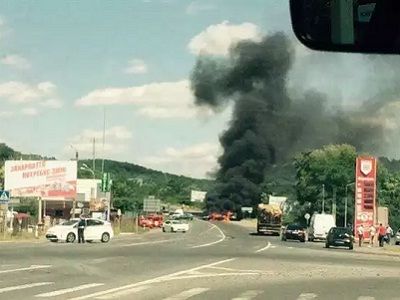 Бой милиции с "Правым сектором" в Мукачево, 11.6.15. Источник - http://censor.net.ua/ Бой милиции с "Правым сектором" в Мукачево, 11.6.15. Источник - http://censor.net.ua/