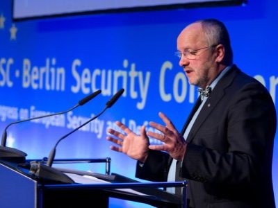 Министр обороны Литвы Юозас Олекас Министр обороны Литвы Юозас Олекас