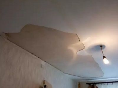 Упавший потолок Фото: 47news.ru Упавший потолок Фото: 47news.ru