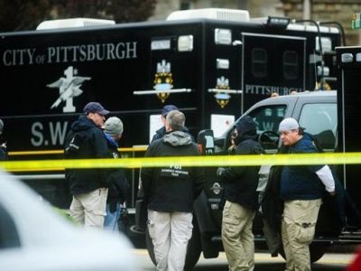 На месте расстрела прихожан синагоги в Питтсбурге. Фото: EPA/UPG На месте расстрела прихожан синагоги в Питтсбурге. Фото: EPA/UPG