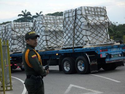 Недалеко от трансграничного моста Tienditas. Фото: Карлос Эдуардо Рамирес / REUTERS Недалеко от трансграничного моста Tienditas. Фото: Карлос Эдуардо Рамирес / REUTERS