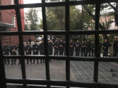 Росгвардия, вид из автозака. Москва, 14.7.19. Фото: Виктория Ивлева Росгвардия, вид из автозака. Москва, 14.7.19. Фото: Виктория Ивлева