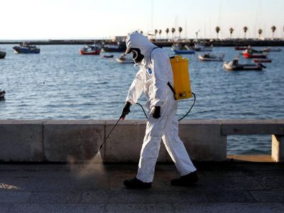 Дезинфекция от коронавируса в Португалии. Фото: REUTERS Дезинфекция от коронавируса в Португалии. Фото: REUTERS