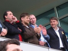 Рамзан Кадыров и Адам Делимханов на скачках.  Фото 